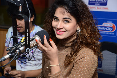 jayathi-at-radio-city-for-lacchi-song-launch